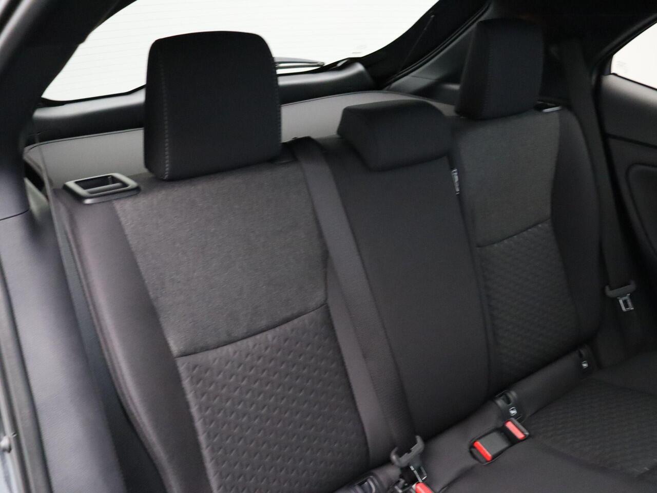 Toyota YARIS Cross 1.5 Hybrid 130 Dynamic | Achteruitrijcamera | Stuur, Voorruit en stoelverwarming | Apple Carplay & Android Auto |