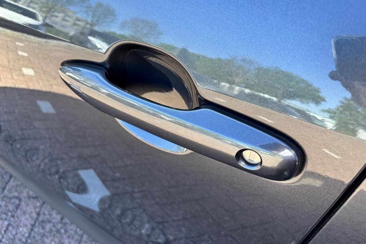 Toyota YARIS Cross 1.5 Hybrid 115 Dynamic Limited, Parkeersensoren, Afneembare Trekhaak , Stoelverwarming, Stuurverwarming, Apple carplay, Android auto.