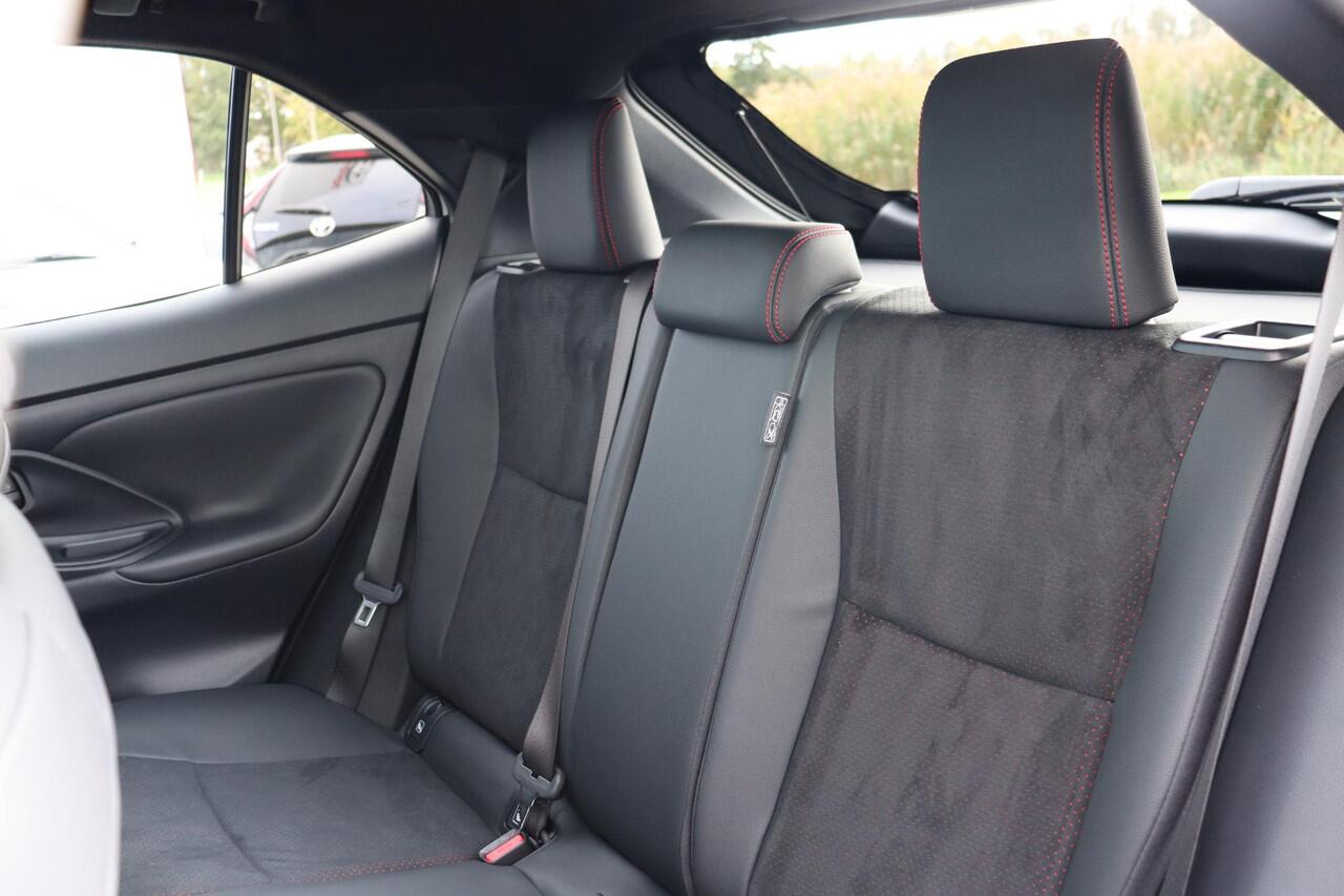 Toyota YARIS Cross 1.5 Hybrid 130 GR Sport, Panoramadak, BSM, JBL, Camera, Heads up display