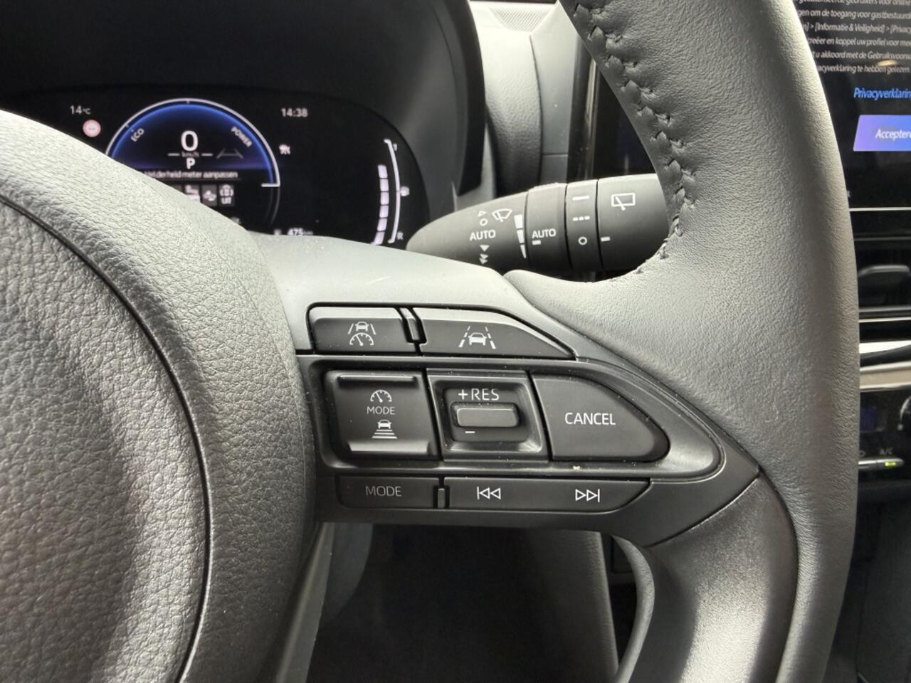 Toyota YARIS 1.5 Hybr 130 Dynamic | Trekhaak | PDC v/a | Stoel/stuur verwarm.