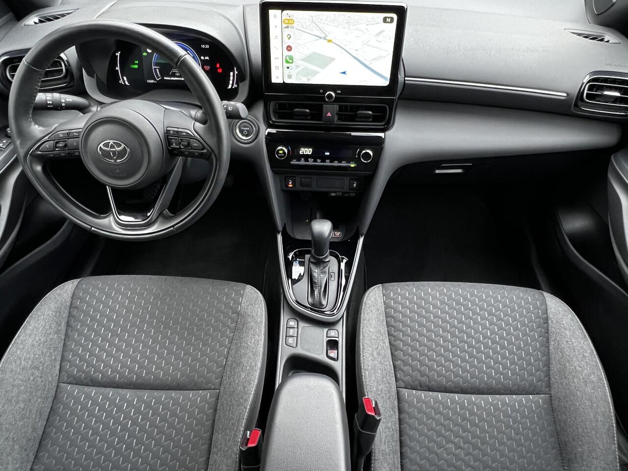 Toyota YARIS Cross 1.5 Hybrid Dynamic Automaat / Fabrieksgarantie tot 04-2028 < 100.000km, tot 10 jaar mogelijk ** / Navigatie (abbo) / Adaptieve CC / Achteruitrijcamera / Apple Carplay Android / 17" LM wielen /