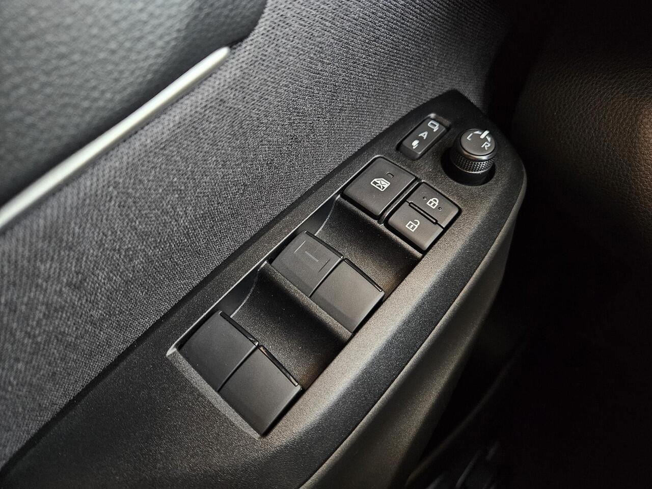 Toyota YARIS Cross 1.5 Hybrid 130 Dynamic incl. Comfort pack | Nieuw en direct rijden |