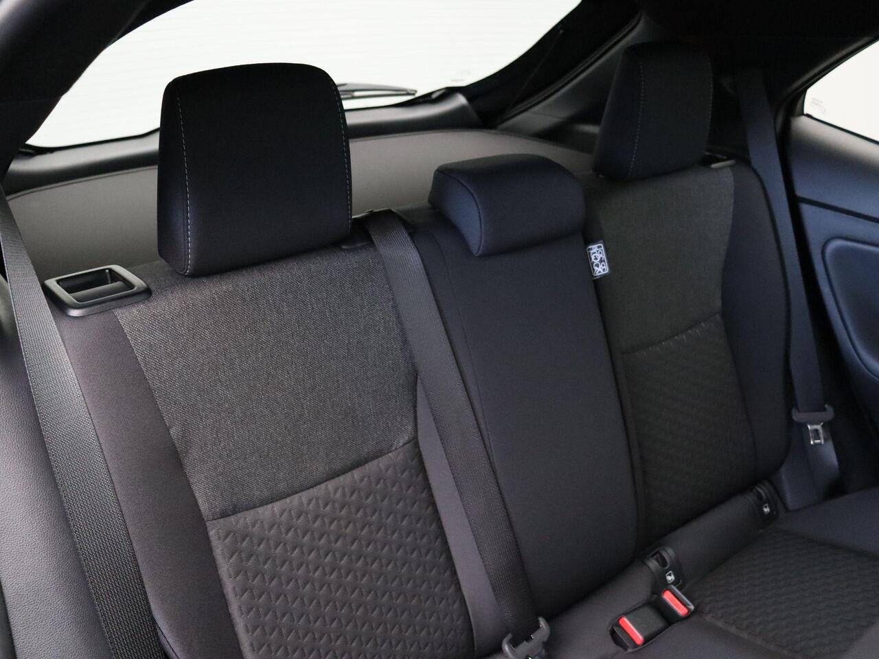 Toyota YARIS Cross 1.5 Hybrid 130 Dynamic | Achteruitrijcamera | Stuur, Voorruit en stoelverwarming | Apple Carplay & Android Auto |