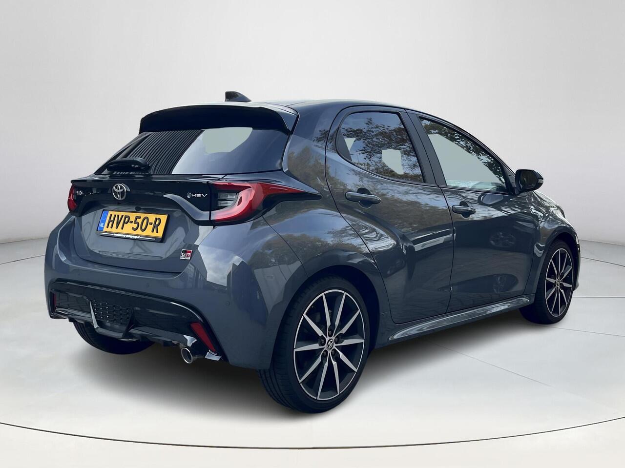 Toyota YARIS 1.5 Hybrid 130 GR Sport Plus Pack | All-in prijs | Pano | NAP | JBL | Camera |