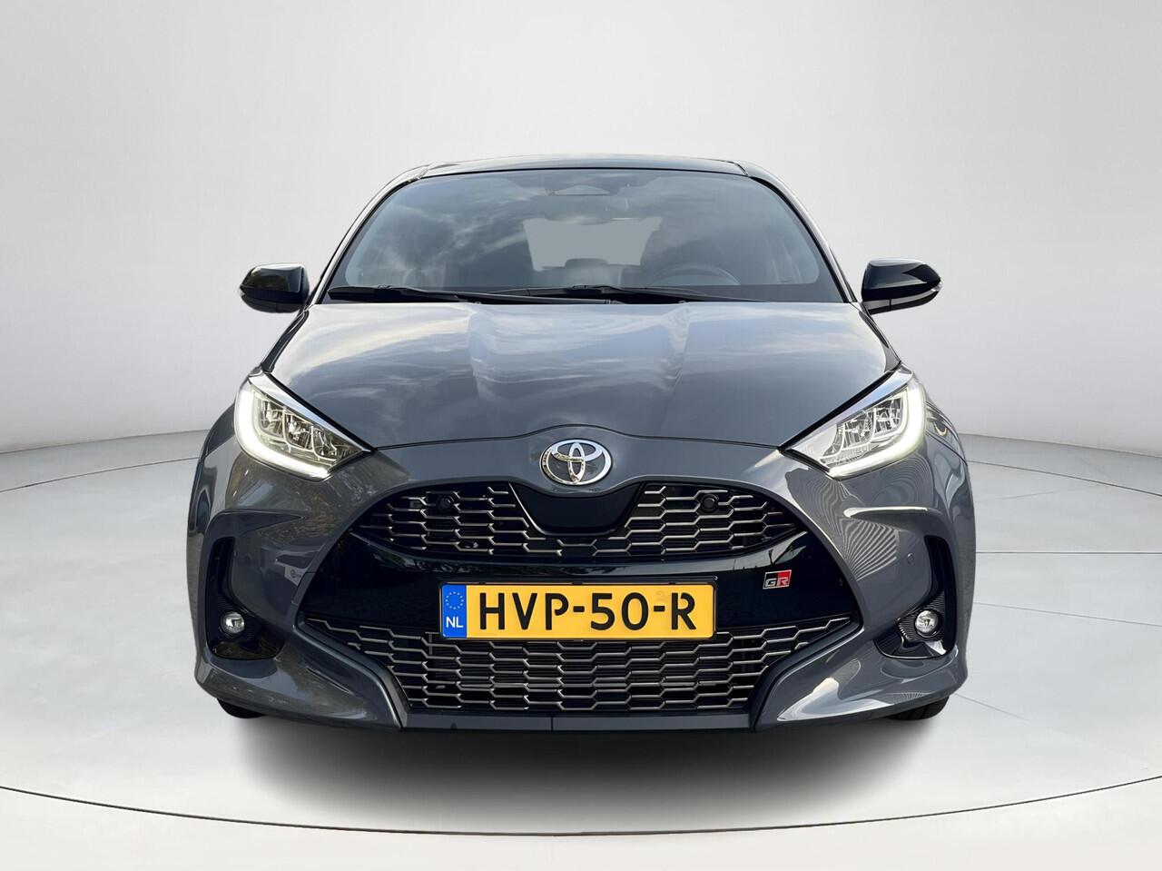 Toyota YARIS 1.5 Hybrid 130 GR Sport Plus Pack | All-in prijs | Pano | NAP | JBL | Camera |