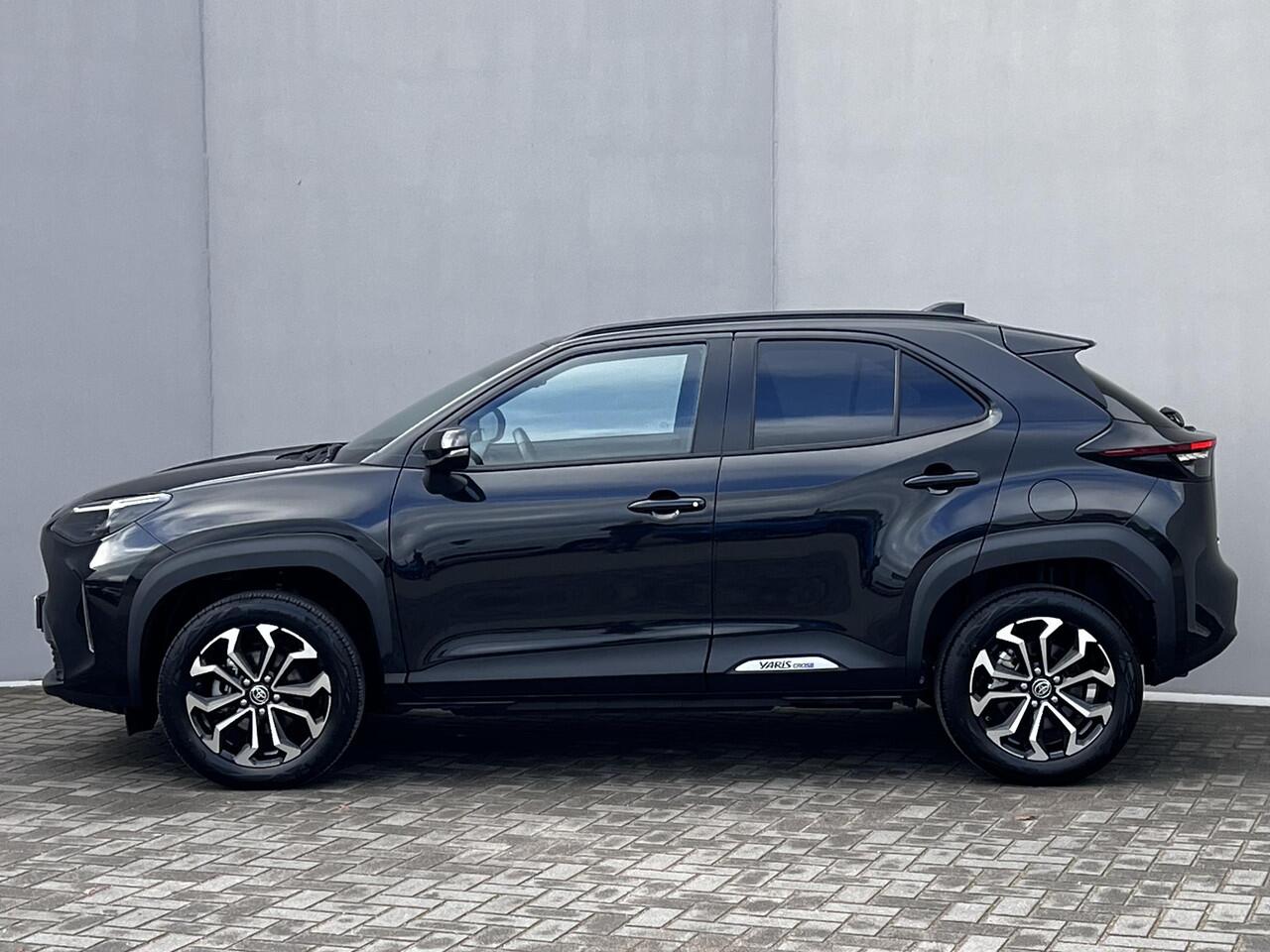 Toyota YARIS Cross 1.5 Hybrid 115 Dynamic / tot 10 jaar garantie / Camera / Voorruit-, stuurwiel- en stoelverwarming / Navigatie via Android Auto Apple Carplay / 17"LM wielen /