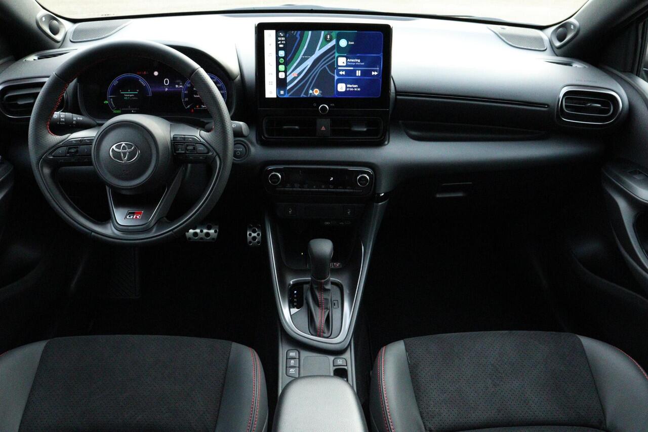 Toyota YARIS 1.5 Hybrid 130 GR Sport, Apple carplay, JBL Audio, Dodehoek Detectie, Panorama dak