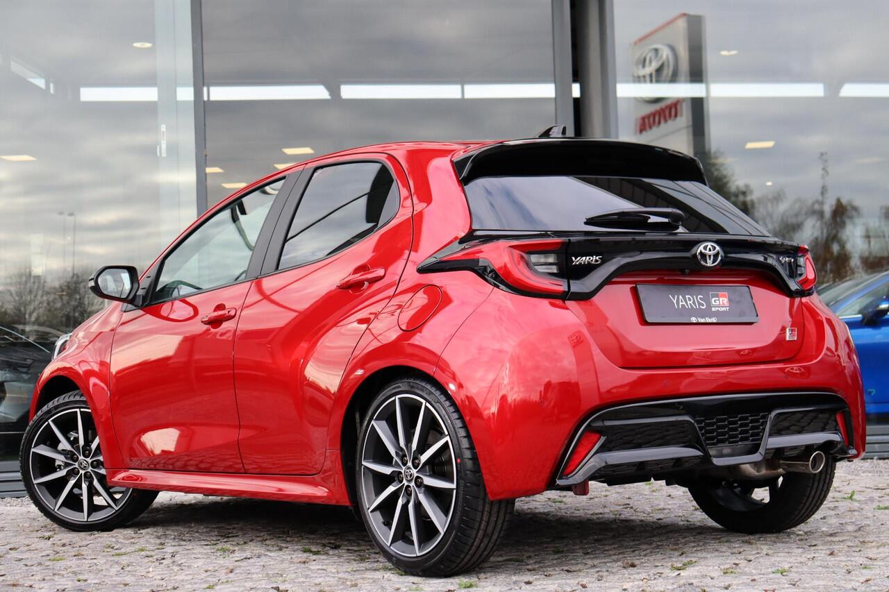Toyota YARIS 1.5 Hybrid 130 GR Sport, Apple carplay, JBL Audio, Dodehoek Detectie, Panorama dak