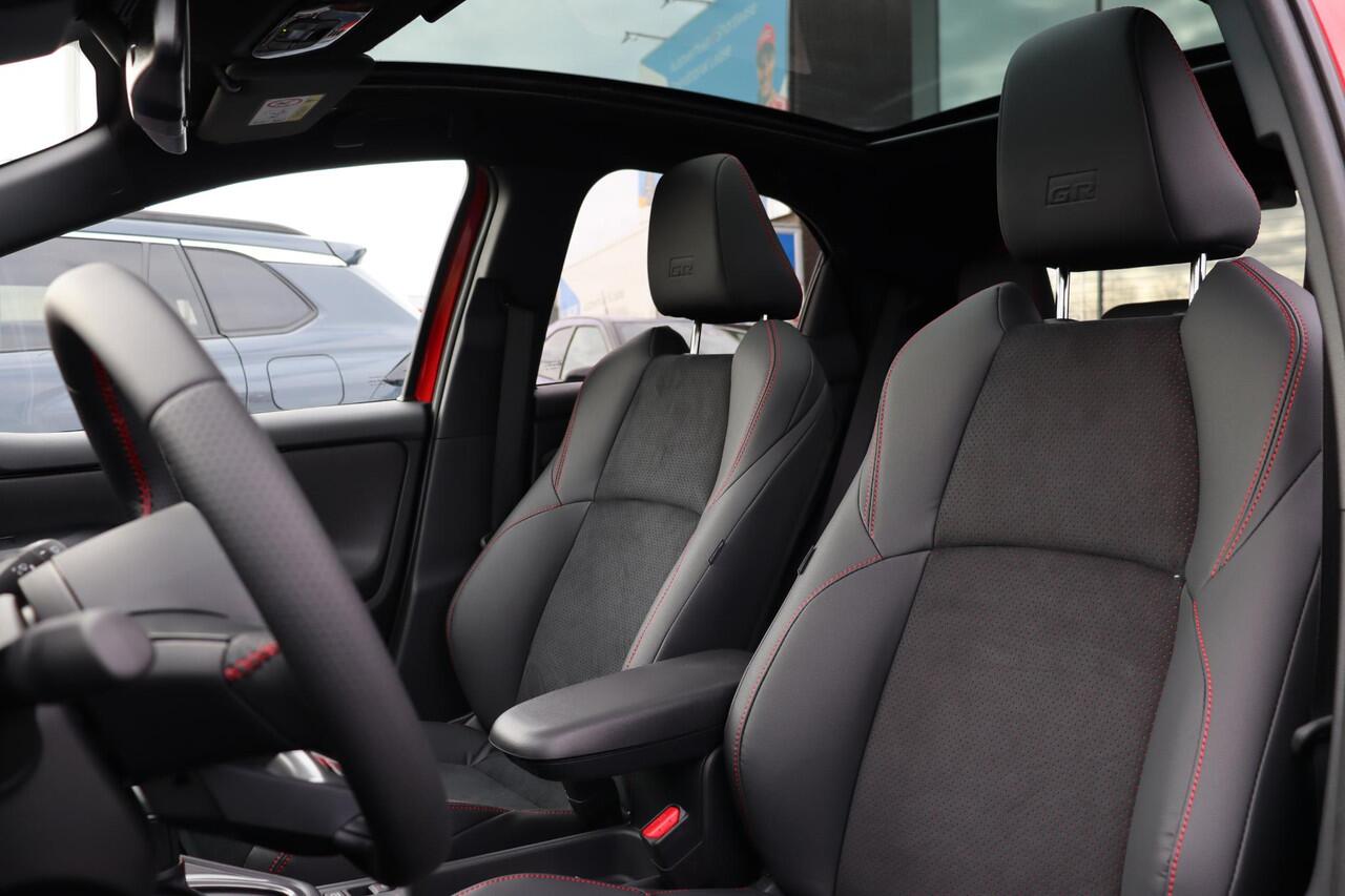 Toyota YARIS 1.5 Hybrid 130 GR Sport, Apple carplay, JBL Audio, Dodehoek Detectie, Panorama dak