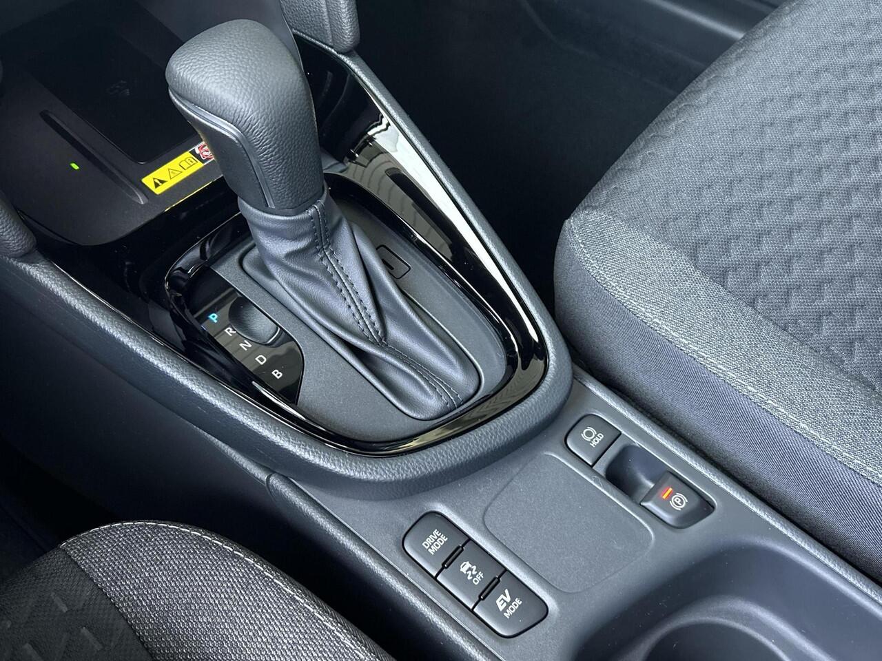 Toyota YARIS Cross 1.5 Hybrid 115 Dynamic + Comfort Pack | Nieuwe auto | Direct uit voorraad leverbaar |