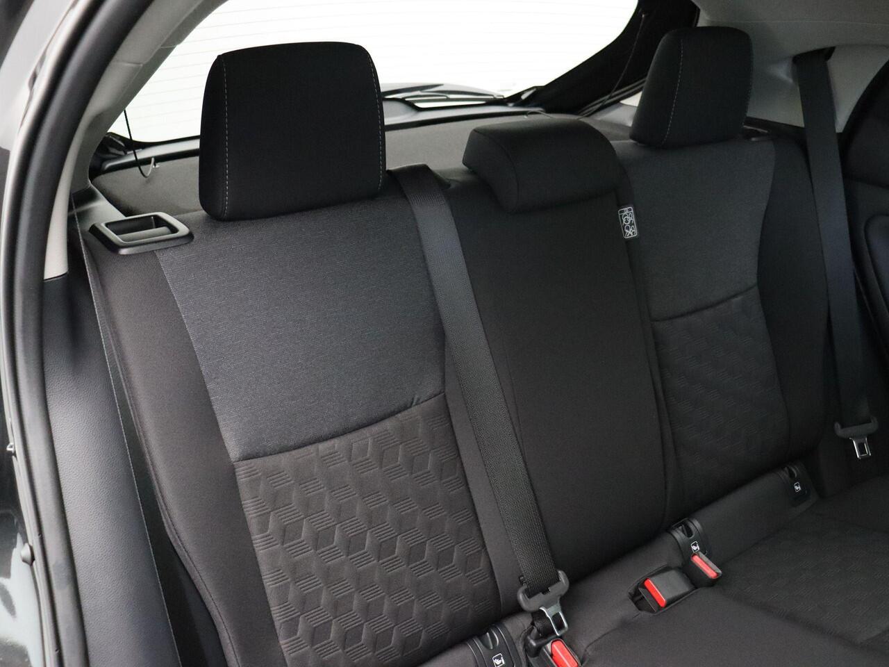 Toyota YARIS 1.5 Hybrid 115 Dynamic | Stoel en Stuurverwarming | Climate Control | Adaptieve Cruise Control | Achteruitrijcamera |