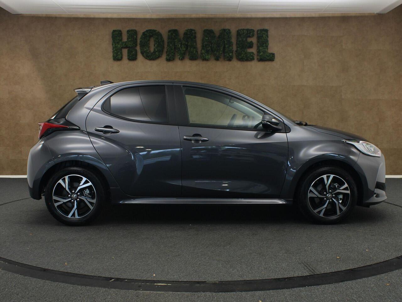 Toyota YARIS 1.5 Hybrid 115 Dynamic - DIRECT UIT VOORRAAD LEVERBAAR - KEYLESS ENTRY & START - STOEL EN STUUR VERWARMING - ADPATIVE CRUISE CONTROL - ACHTERUITRIJ CAMERA - DRAADLOZE TELEFOONLADER