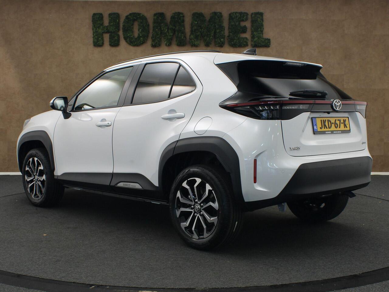 Toyota YARIS Cross 1.5 Hybrid 130 Dynamic 130 PK! - DIRECT UIT VOORRAAD LEVERBAAR - PARKEERSENSOREN VOOR EN ACHTER - DODEHOEK DETECTIE - STOEL, STUUR EN VOORRUIT VERWARMING - DRAADLOZE TELEFOONLADER - ADAPTIVE CRUISE CONTROL