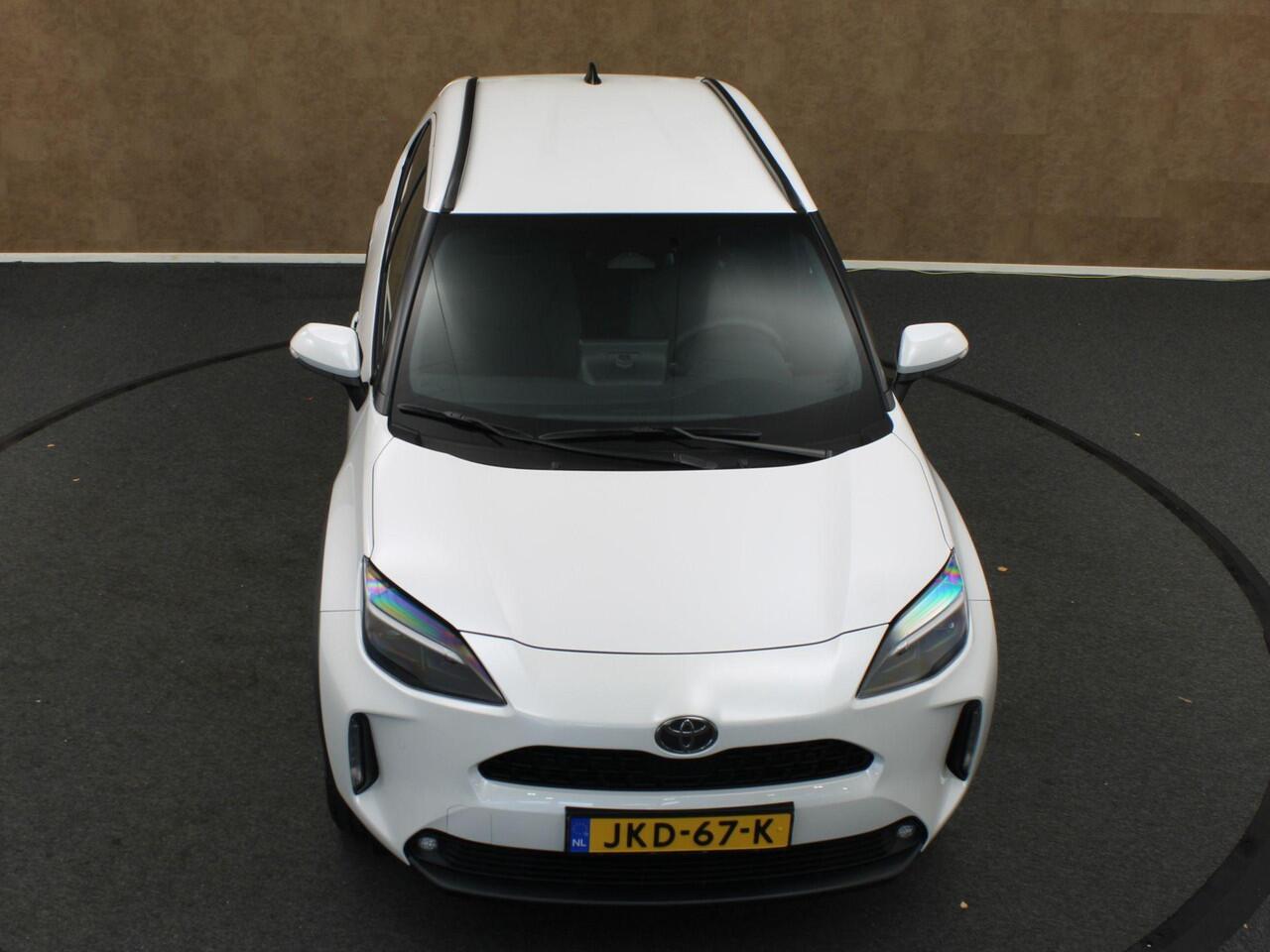 Toyota YARIS Cross 1.5 Hybrid 130 Dynamic 130 PK! - DIRECT UIT VOORRAAD LEVERBAAR - PARKEERSENSOREN VOOR EN ACHTER - DODEHOEK DETECTIE - STOEL, STUUR EN VOORRUIT VERWARMING - DRAADLOZE TELEFOONLADER - ADAPTIVE CRUISE CONTROL