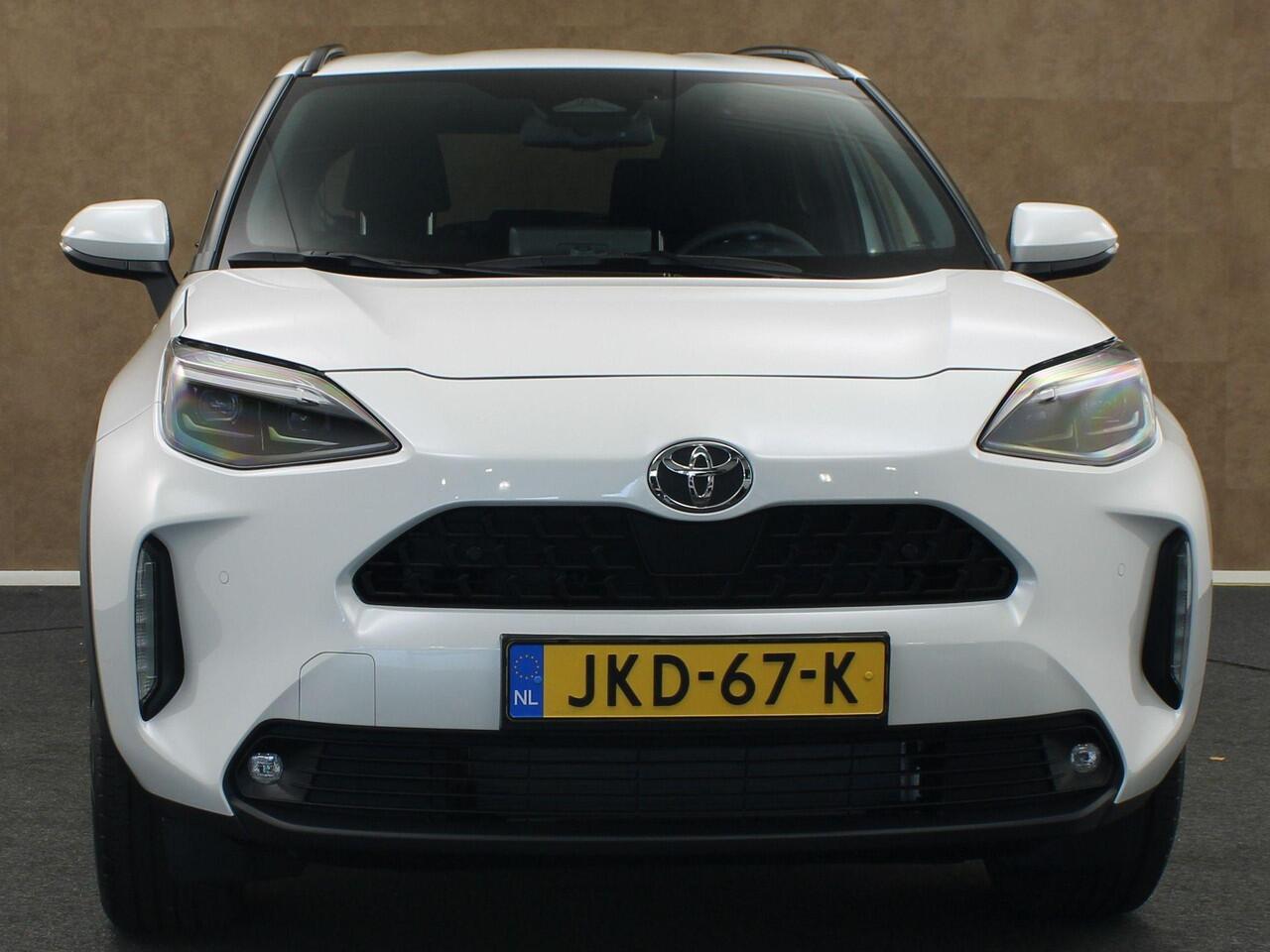Toyota YARIS Cross 1.5 Hybrid 130 Dynamic 130 PK! - DIRECT UIT VOORRAAD LEVERBAAR - PARKEERSENSOREN VOOR EN ACHTER - DODEHOEK DETECTIE - STOEL, STUUR EN VOORRUIT VERWARMING - DRAADLOZE TELEFOONLADER - ADAPTIVE CRUISE CONTROL