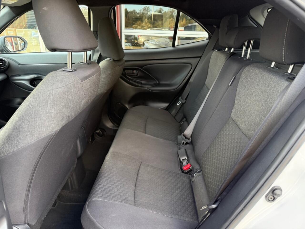 Toyota YARIS 1.5 HYBRID 115 FIRST EDTION NIEUW MODEL!