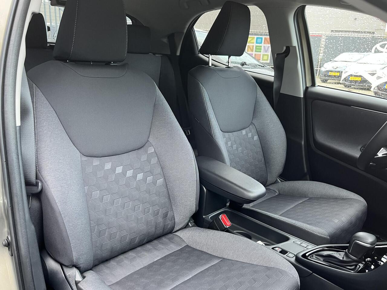 Toyota YARIS 1.5 Hybrid 115 First Edition