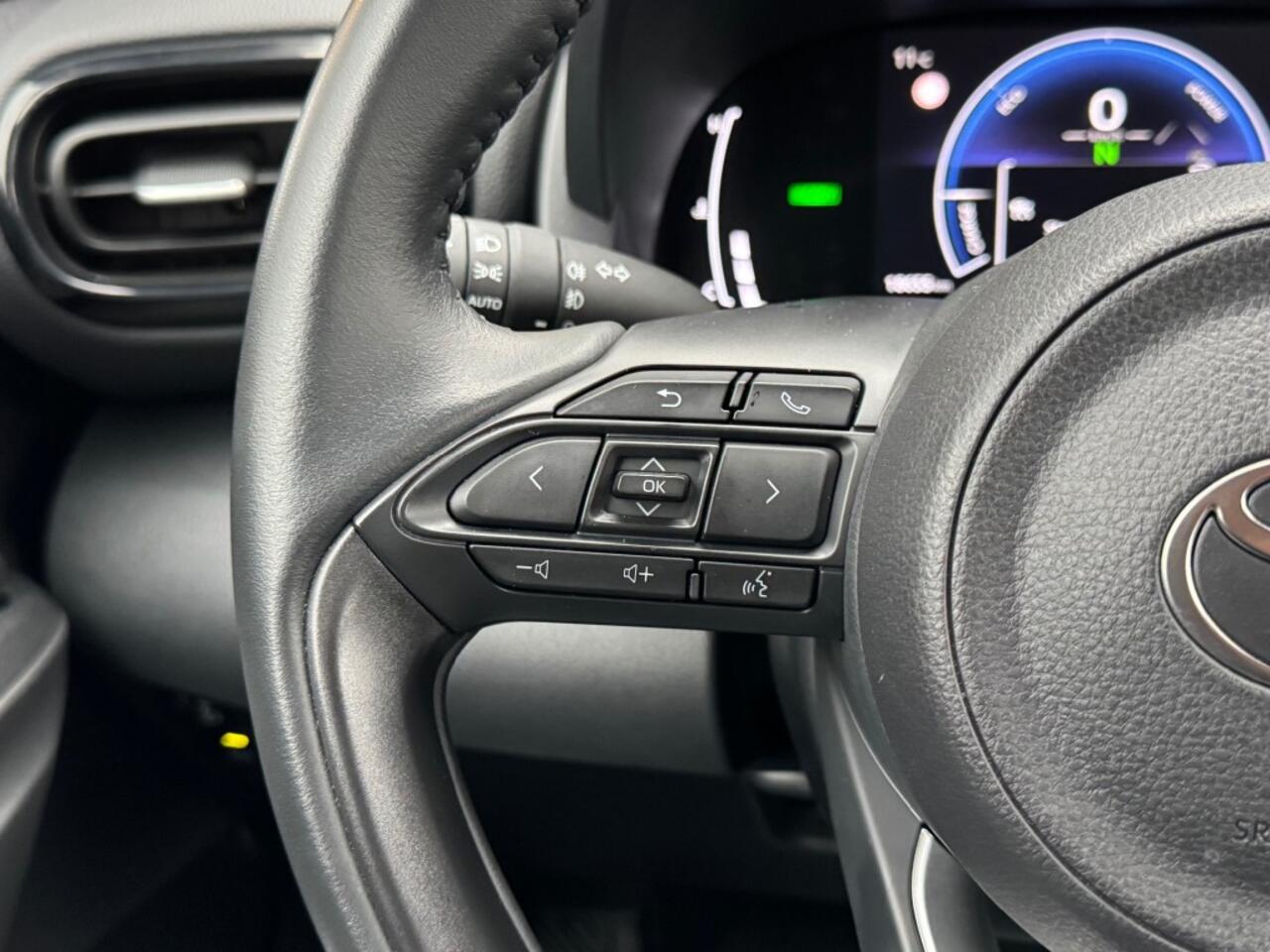 Toyota YARIS 1.5 Hybrid Active - camera - sensoren voor/achter - Navi