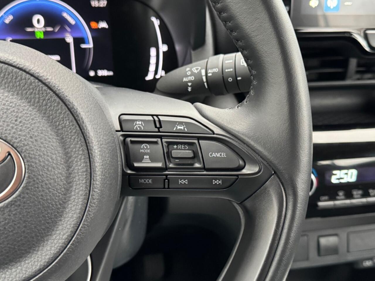 Toyota YARIS 1.5 Hybrid Active - camera - sensoren voor/achter - Navi