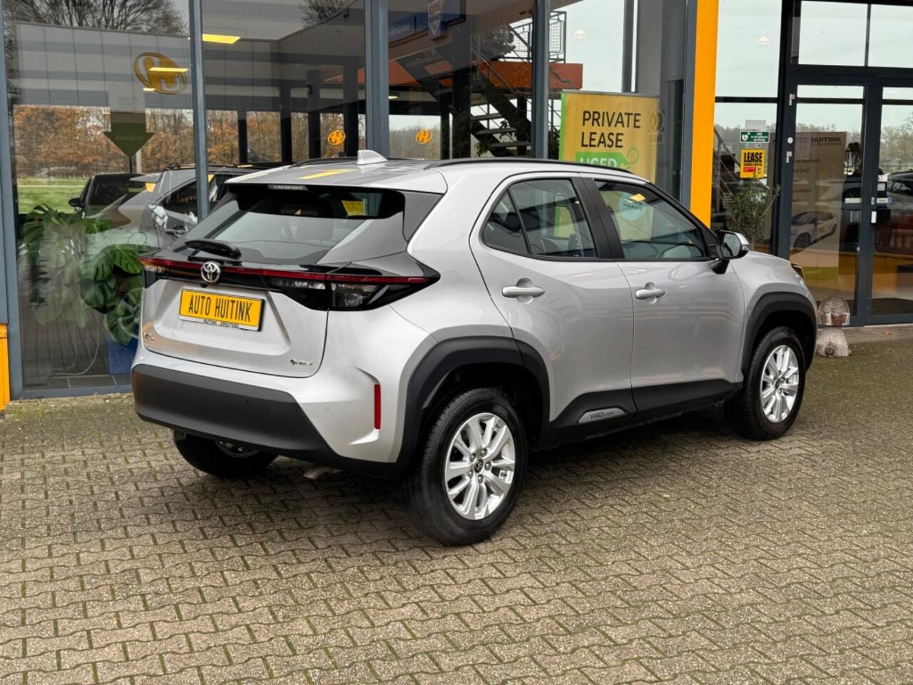 Toyota YARIS 1.5 Hybrid Active - camera - sensoren voor/achter - Navi