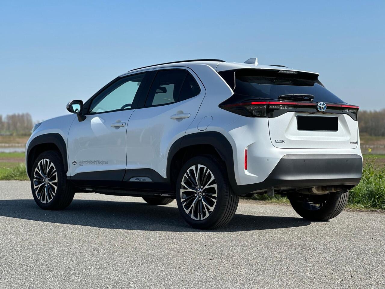 Toyota YARIS Cross 1.5 Hybrid 115 Active ¤29.695,- RIJKLAAR! Nu ¤1.800,- voordeel! Nu extra scherp geprijsd! Direct leverbaar.