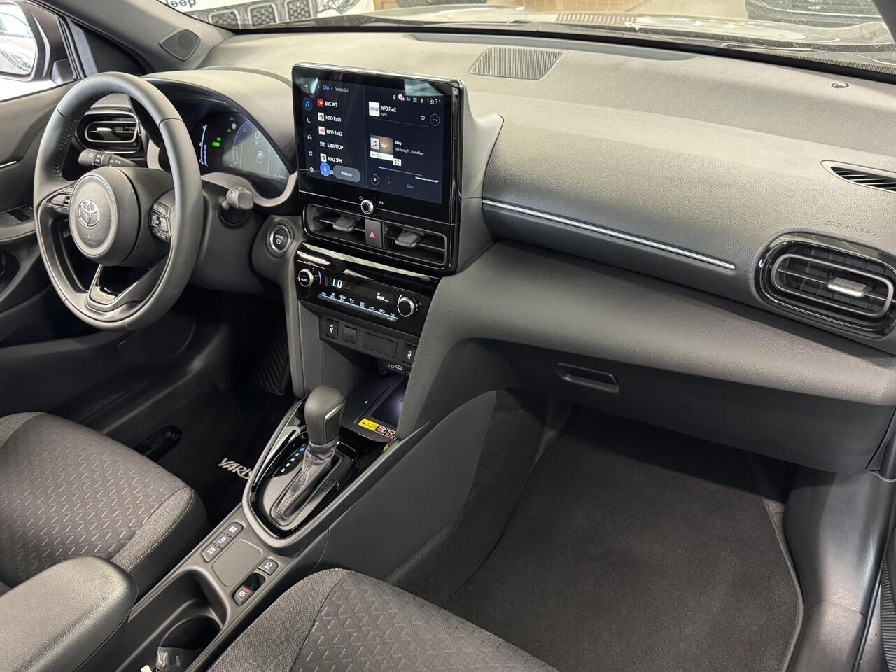 Toyota YARIS Cross 1.5 Hybrid 130 Dynamic | ¤ 1.000 INRUILPREMIE | NIEUW ! | 17" LM-Velgen | Climate Control | Adaptieve-Cruise | Apple Carplay/Android Auto | LED Verlichting | Achteruitrij Camera | Parkeersensoren | Winter pakket | ( Vesteging - Nieuwegein )