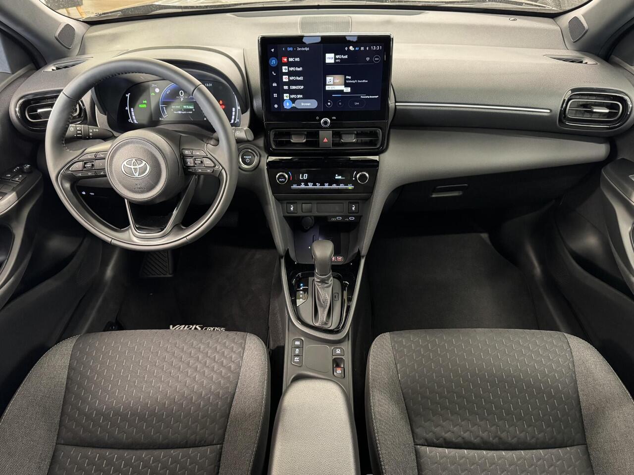 Toyota YARIS Cross 1.5 Hybrid 130 Dynamic | ¤ 1.000 INRUILPREMIE | NIEUW ! | 17" LM-Velgen | Climate Control | Adaptieve-Cruise | Apple Carplay/Android Auto | LED Verlichting | Achteruitrij Camera | Parkeersensoren | Winter pakket | ( Vesteging - Nieuwegein )