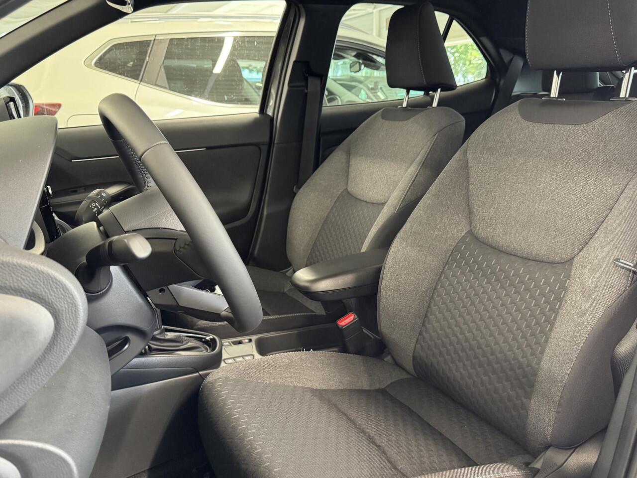 Toyota YARIS Cross 1.5 Hybrid 130 Dynamic | ¤ 1.000 INRUILPREMIE | NIEUW ! | 17" LM-Velgen | Climate Control | Adaptieve-Cruise | Apple Carplay/Android Auto | LED Verlichting | Achteruitrij Camera | Parkeersensoren | Winter pakket | ( Vesteging - Nieuwegein )