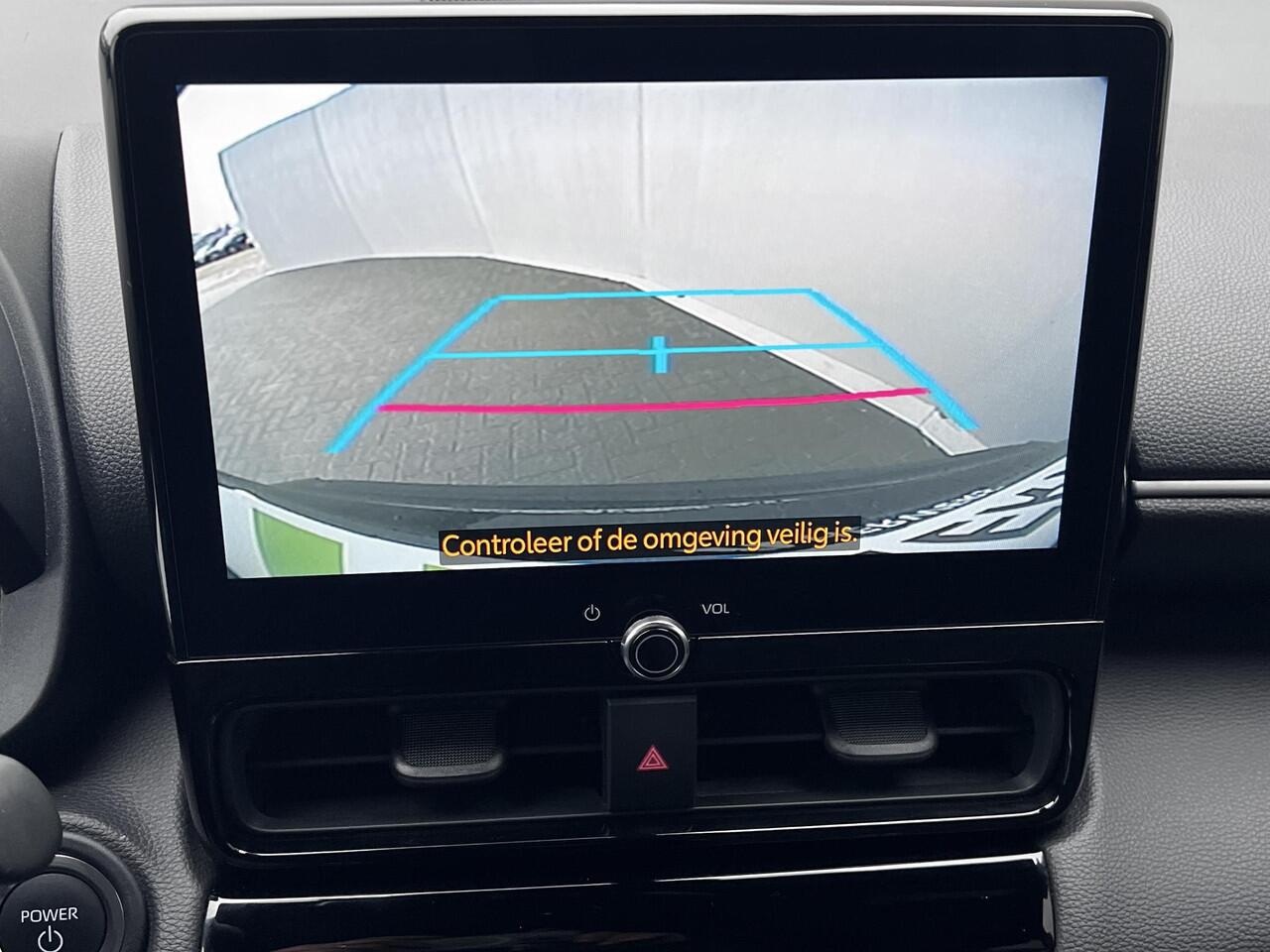 Toyota YARIS Cross 1.5 Hybrid 115 Dynamic Automaat / Fabrieksgarantie tot 05-2028 < 100.000km, tot 10 jaar mogelijk** / Navigatie via Apple Carplay Android / Stuur-, stoel- en voorruitverwarming / Camera / Adaptieve CC / 17" LM wielen /