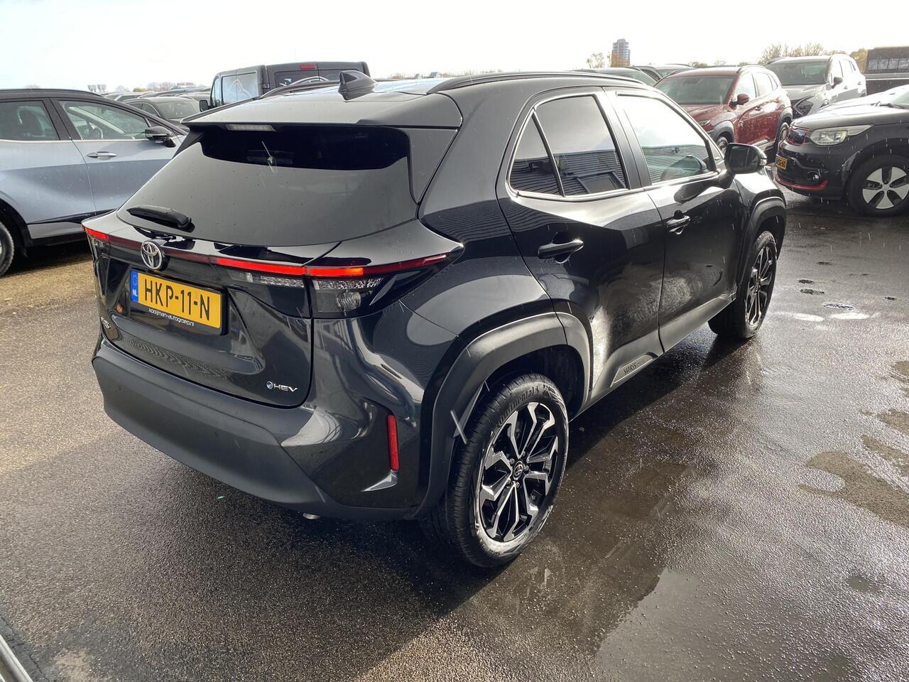 Toyota YARIS Cross 1.5 Hybrid 115 First Edition Navigatie Apple CarPlay/Android Auto, stoel- & stuurverwarming, keyless, parkeersensoren v&a, ACC, achteruitrij camera