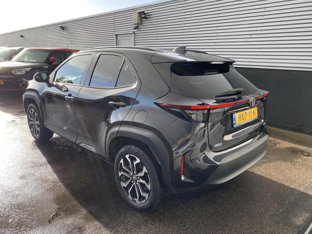 Toyota YARIS Cross 1.5 Hybrid 115 First Edition Navigatie Apple CarPlay/Android Auto, stoel- & stuurverwarming, keyless, parkeersensoren v&a, ACC, achteruitrij camera