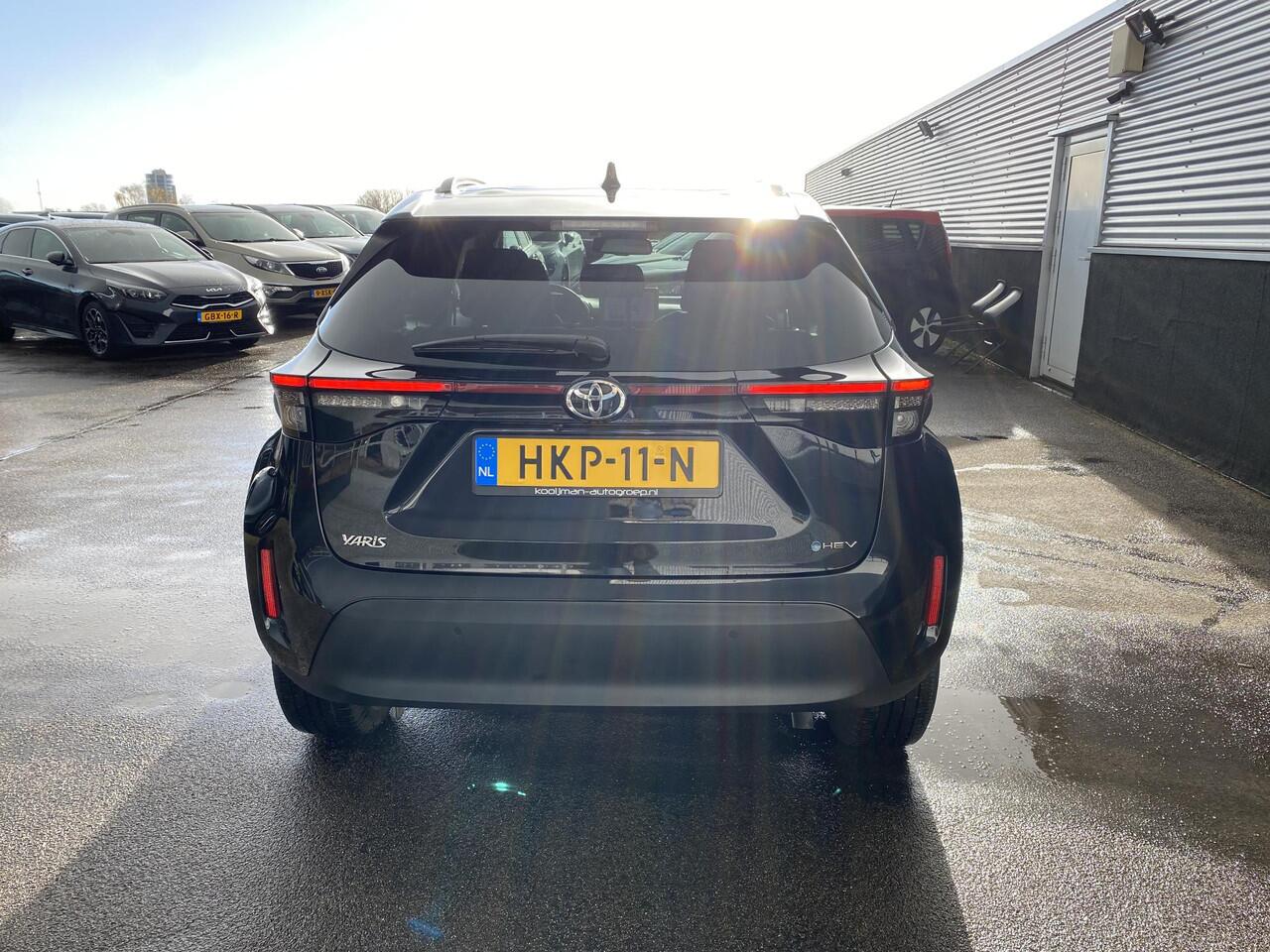 Toyota YARIS Cross 1.5 Hybrid 115 First Edition Navigatie Apple CarPlay/Android Auto, stoel- & stuurverwarming, keyless, parkeersensoren v&a, ACC, achteruitrij camera