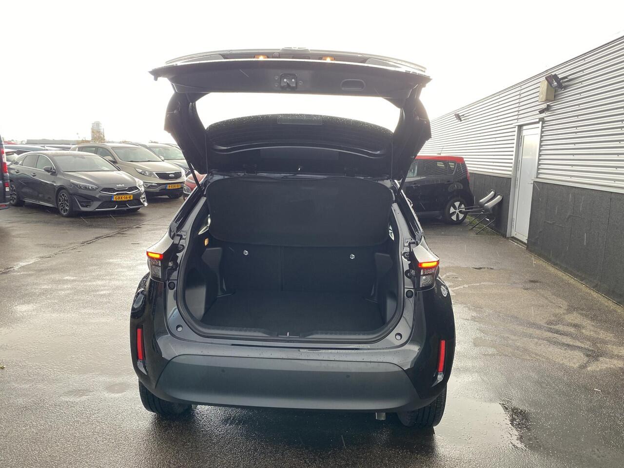 Toyota YARIS Cross 1.5 Hybrid 115 First Edition Navigatie Apple CarPlay/Android Auto, stoel- & stuurverwarming, keyless, parkeersensoren v&a, ACC, achteruitrij camera