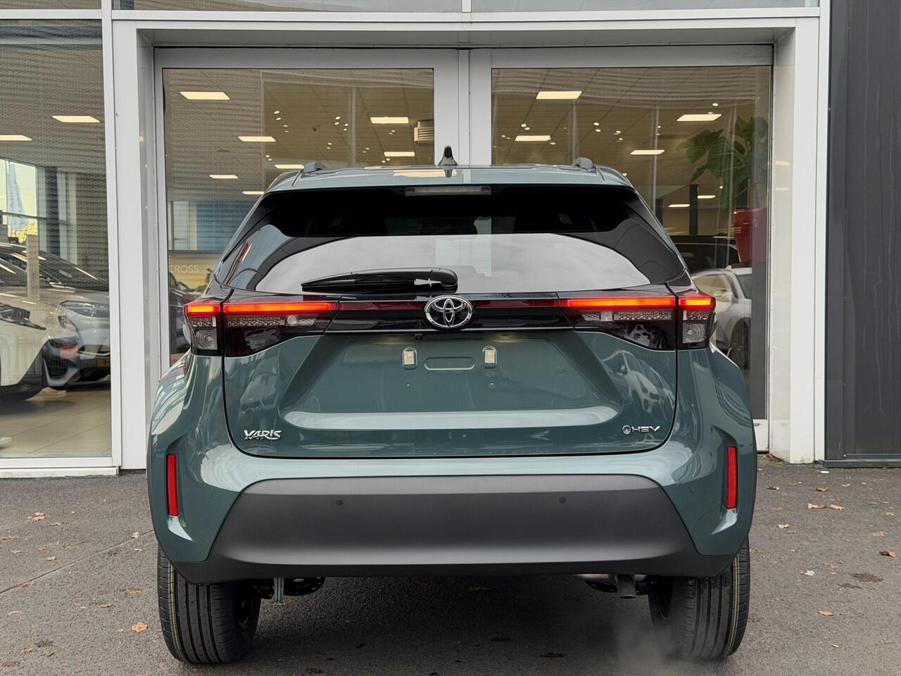 Toyota YARIS Cross 1.5 Hybrid 115 Dynamic Nieuw! Direct leverbaar! ¤ 2000,- inruilpremie! Meerdere kleuren snel leverbaar!