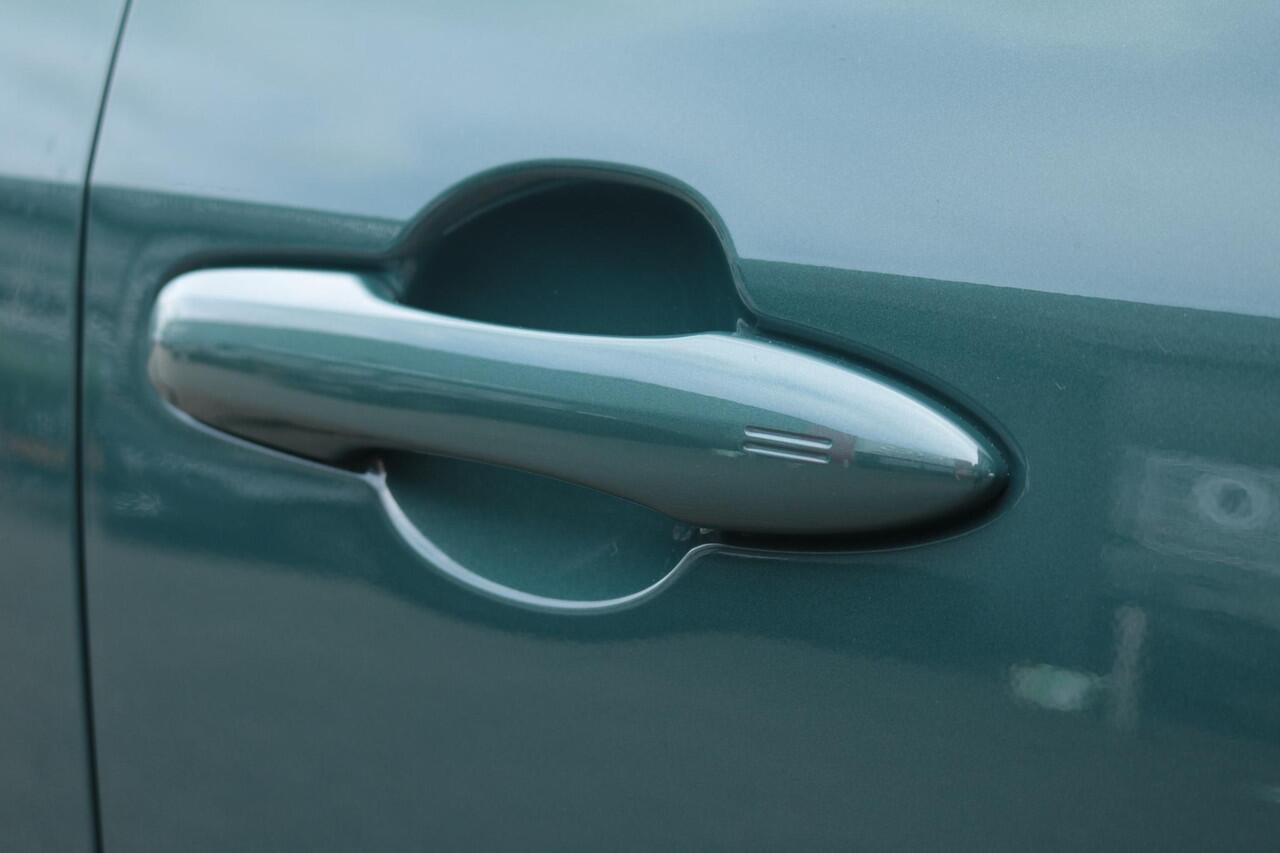 Toyota YARIS Cross 1.5 Hybrid 115 Dynamic, Comfortpack, BSM, Stoel en Stuurverwarming, Parkeersensoren.