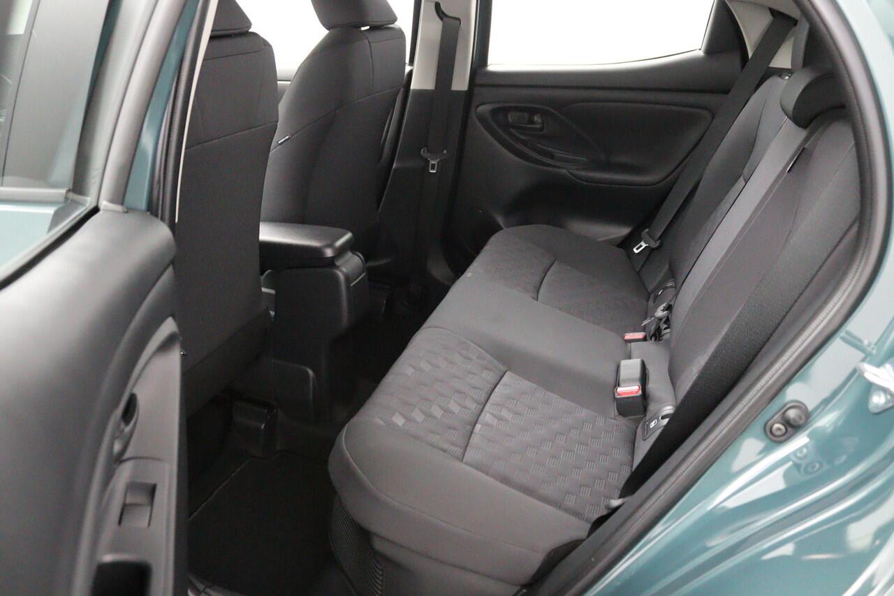 Toyota YARIS 1.5 Hybrid 115 Comfort | ADG XMAS EDITION | Lichtmetalen Velgen | Achteruitrijcamera | Apple Carplay | Android Auto |