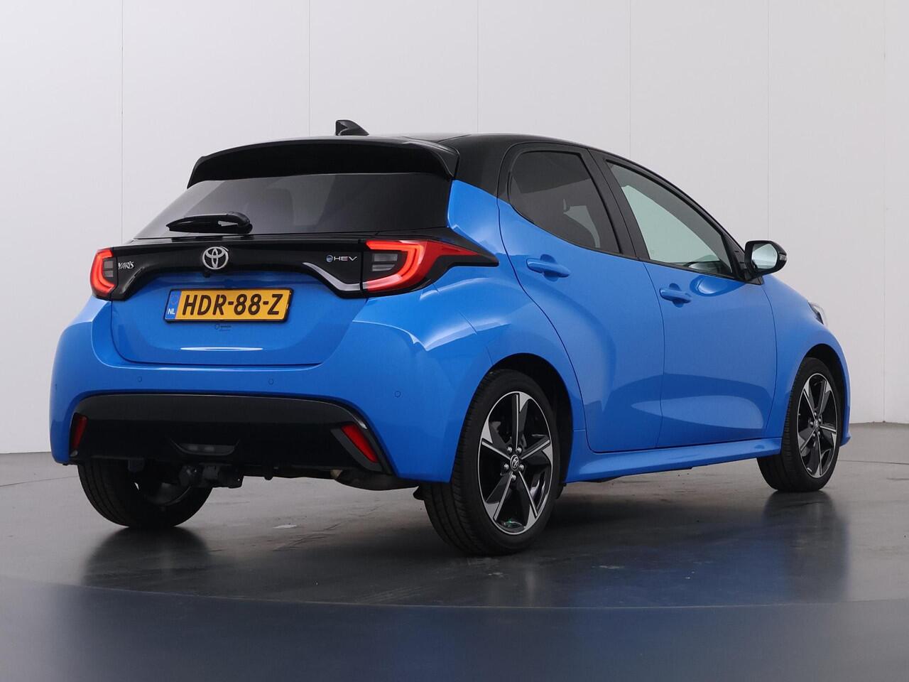 Toyota YARIS 1.5 Hybrid 130 GR Sport | Afneembare trekhaak | Panoramadak | Navigatie | Parkeercamera | Stoelverwarming/verkoeling | Keyless Go |