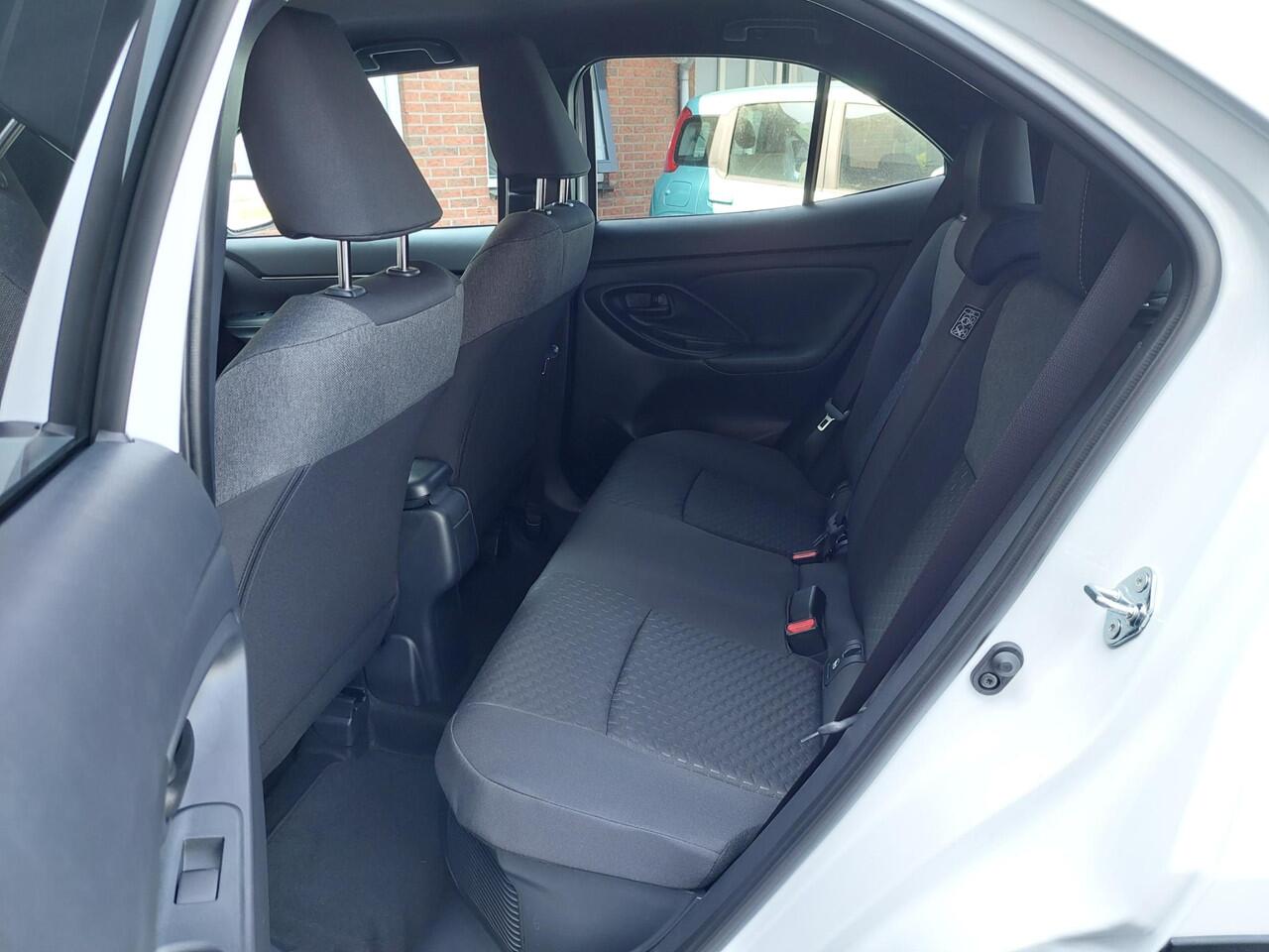 Toyota YARIS Cross 1.5 Hybrid 130 Dynamic PDC V + A | NAVI | nieuwe auto !!