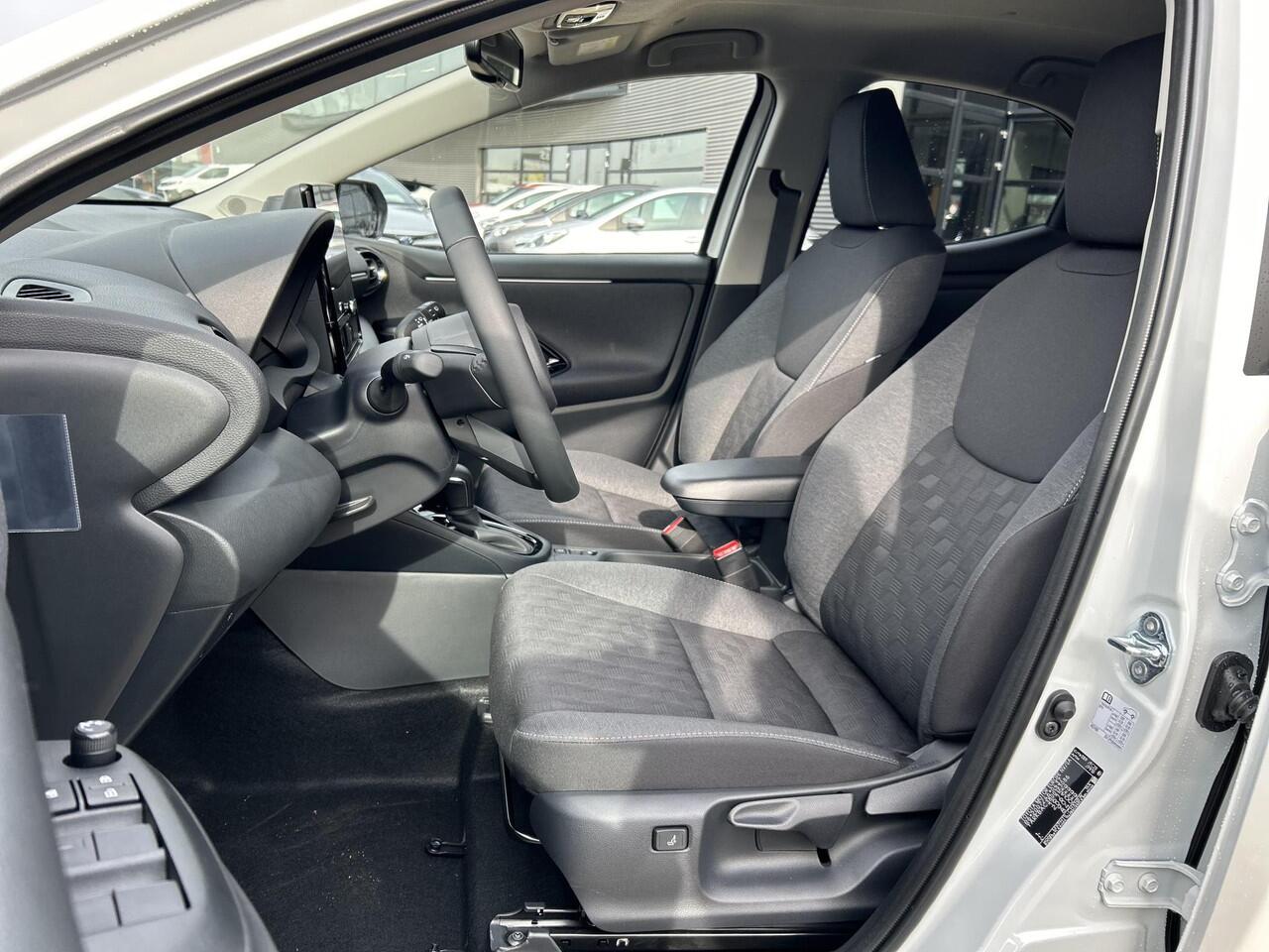 Toyota YARIS 1.5 Hybrid 115 Dynamic **KEYLESS/ ADAPTIEF CRUISE CONTROL/ NAVIGATIE/ APPLE CARPLAY**