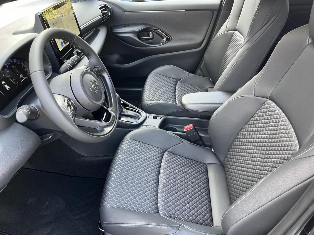 Toyota YARIS 1.5 Hybrid 130 Executive | Night sky black metallic | Demonstratie auto |