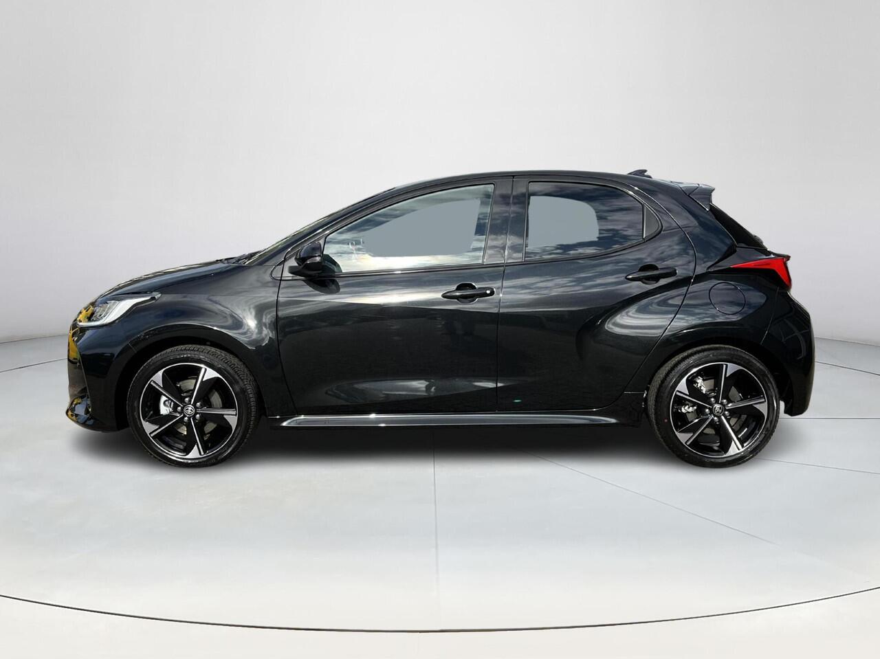 Toyota YARIS 1.5 Hybrid 130 Executive | Night sky black metallic | Demonstratie auto |