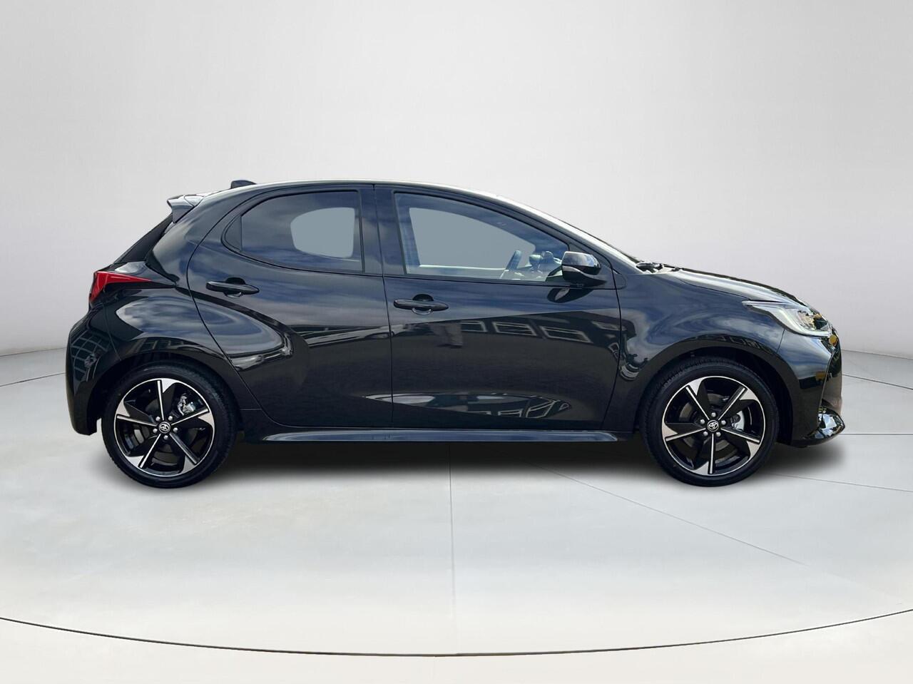 Toyota YARIS 1.5 Hybrid 130 Executive | Night sky black metallic | Demonstratie auto |