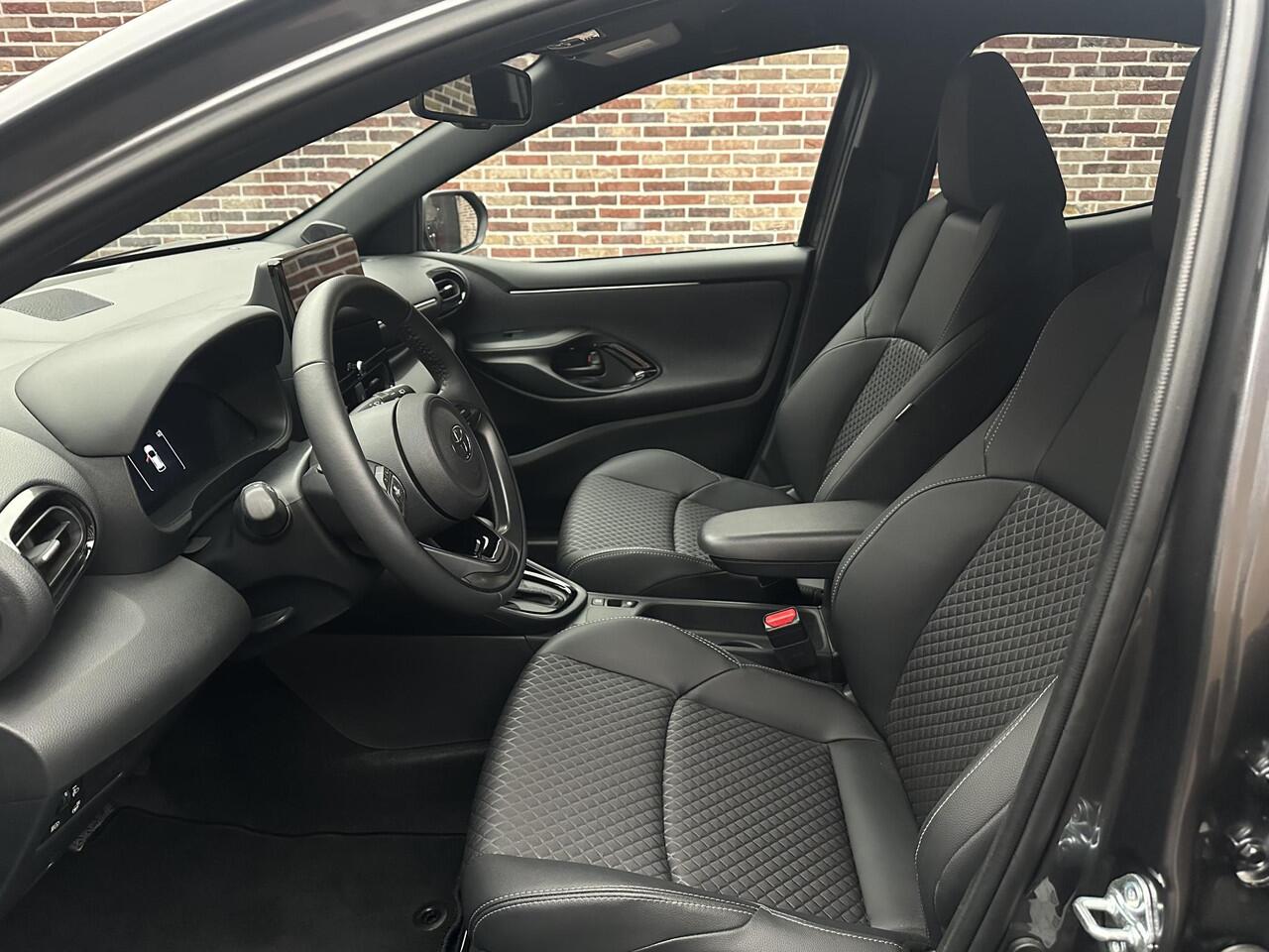 Toyota YARIS 1.5 Hybrid 130 Executive Camera StoelVrwm StuurVrwm NAP