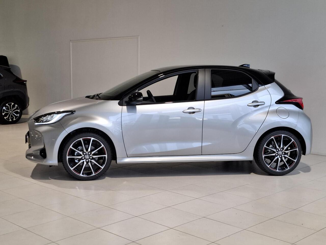 Toyota YARIS 1.5 Hybrid 130 GR SPORT | Plus Pack | Panoramadak | Stuur & Stoel verwarming | JBL | BSM |