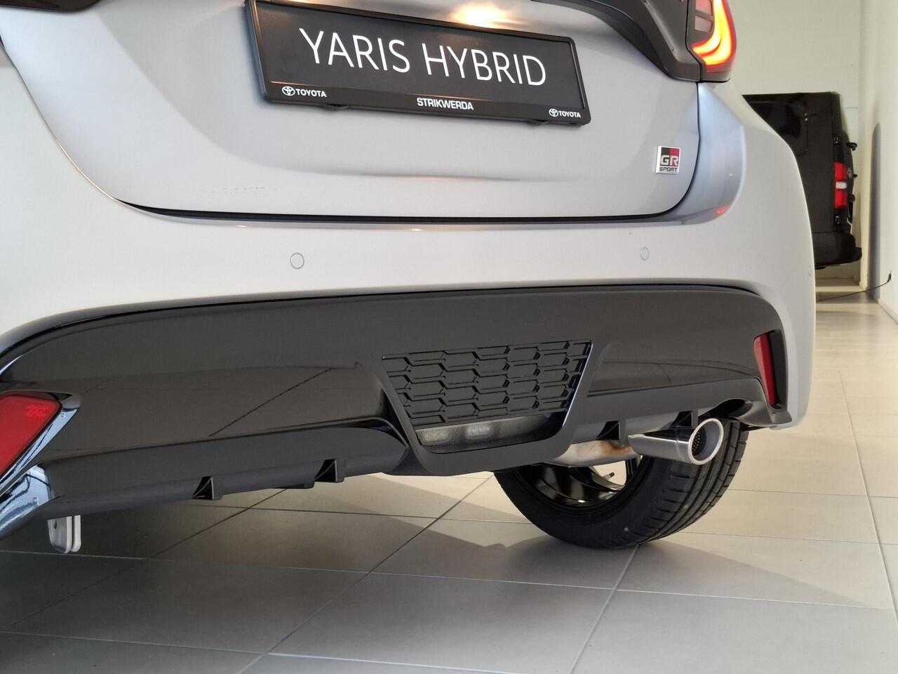Toyota YARIS 1.5 Hybrid 130 GR SPORT | Plus Pack | Panoramadak | Stuur & Stoel verwarming | JBL | BSM |