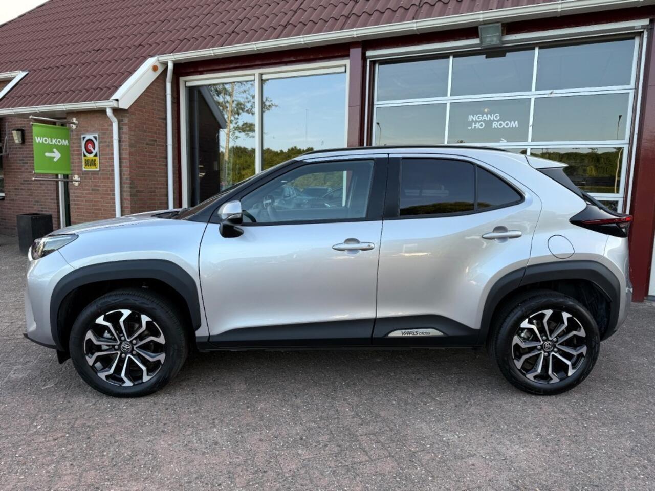 Toyota YARIS 1.5 HYBRID 130 PK DYNAMIC AUTOMAAT Nieuw! LUXE UITVOERING