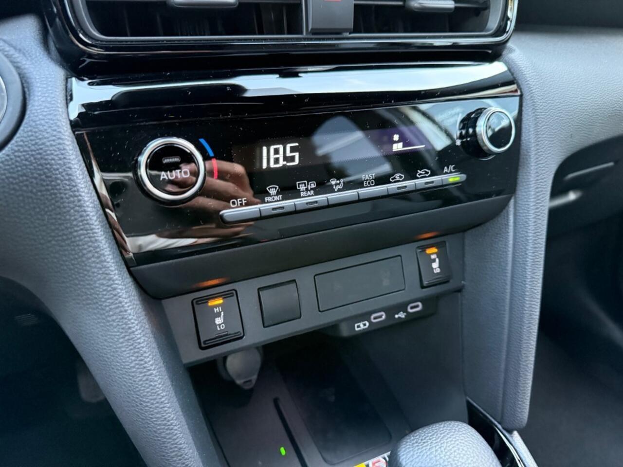 Toyota YARIS 1.5 HYBRID 130 PK DYNAMIC AUTOMAAT Nieuw! LUXE UITVOERING