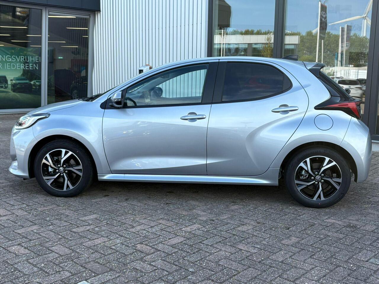 Toyota YARIS 1.5 Hybrid 115 First Edition Dode hoek waarschuwing | parkeersensoren voor en achter