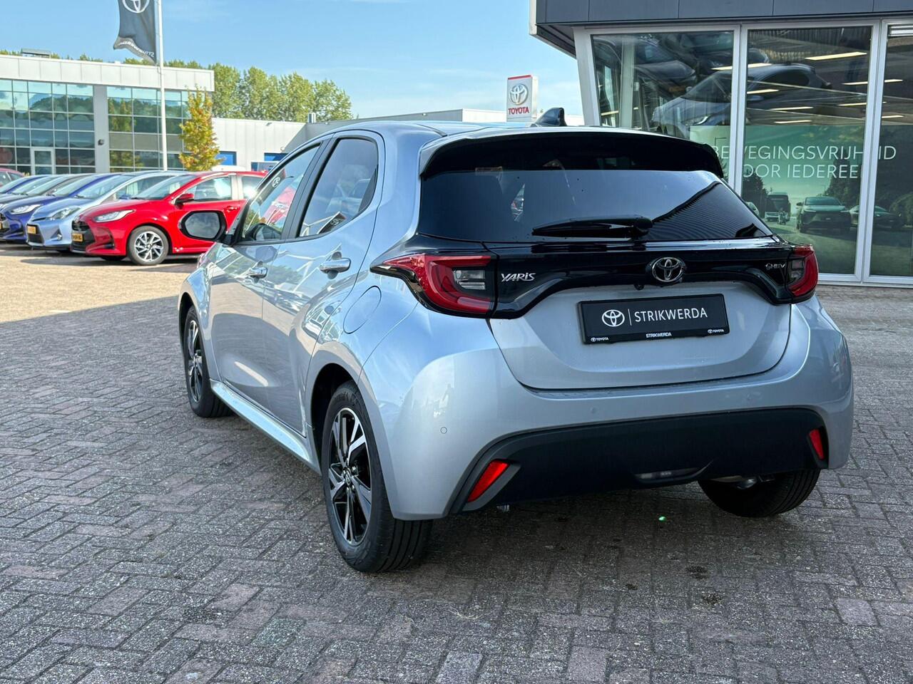 Toyota YARIS 1.5 Hybrid 115 First Edition Dode hoek waarschuwing | parkeersensoren voor en achter