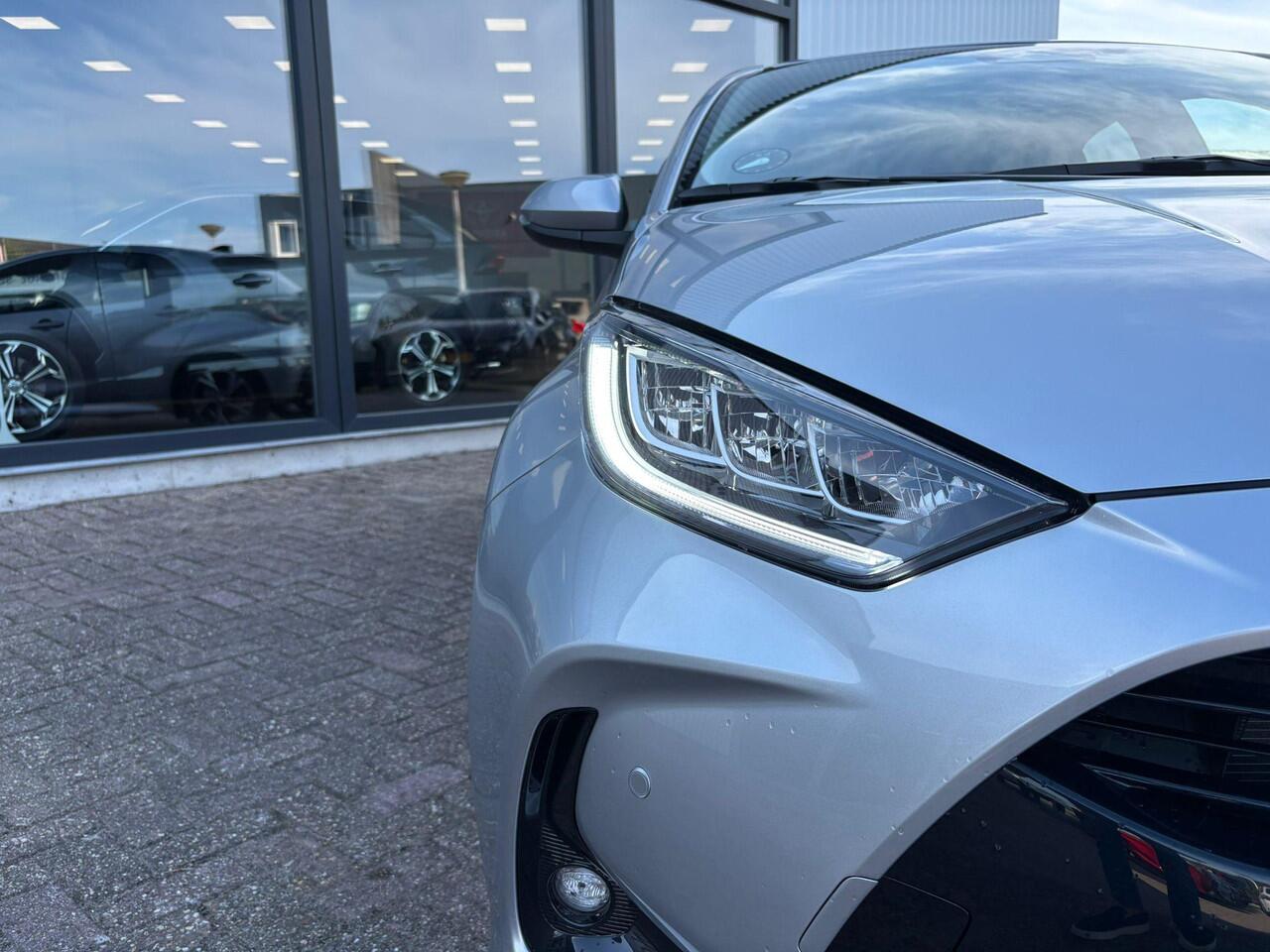 Toyota YARIS 1.5 Hybrid 115 First Edition Dode hoek waarschuwing | parkeersensoren voor en achter